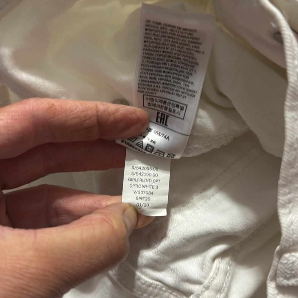 GAP Distressed Girlfriend Midrise Jeans Optic White Size: 8/29 27.5” - Picture 6 of 6